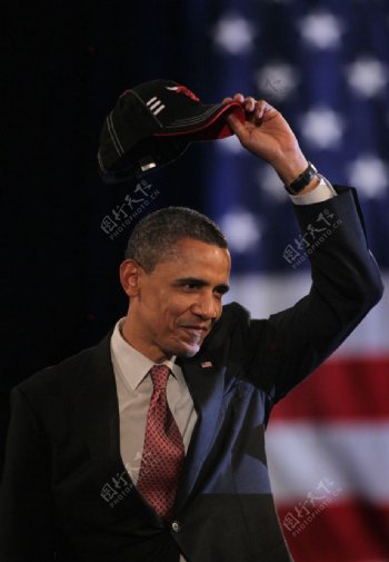 奥巴马戴公牛队帽子图片
