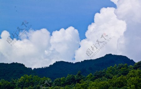 云和山脊图片
