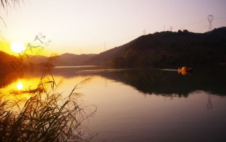 山水梅江日落图片