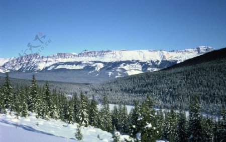 登山与雪景图片