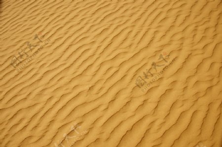像水波一样的沙子波纹图片