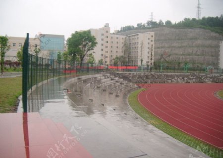 校园运动场图片