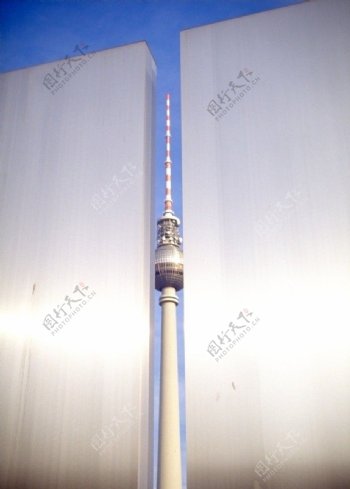 柏林电视塔纪念碑背后图片
