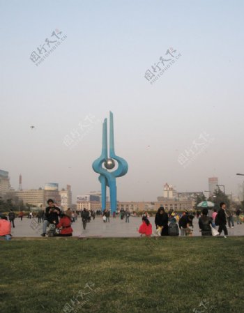 泉城广场上济南人最爱的泉标图片