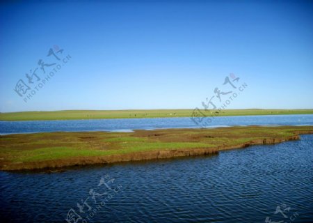 草原湖泊图片