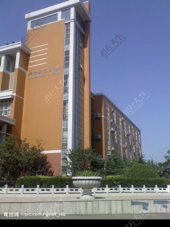 安阳工学院综合楼外景图片