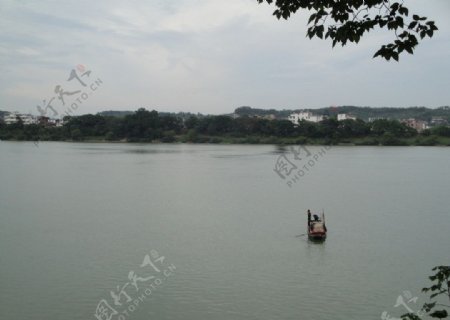 贡江水上渔船游图片