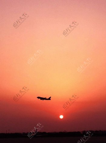 飞机夕阳图片
