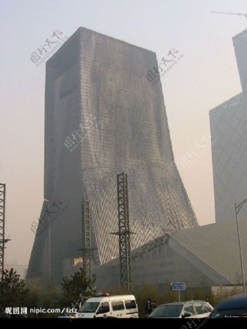 火灾后中央电视台配楼1图片