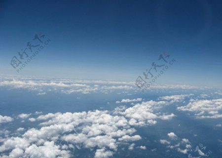 蓝天和云朵图片