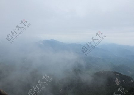 天柱山雾景图片