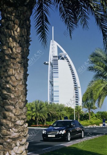 迈巴赫在迪拜图片