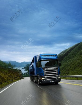 北欧牵引卡车图片