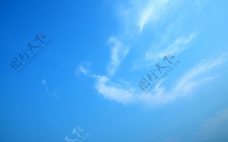 蔚蓝的天空图片