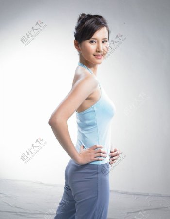 杨青青色内衣瑜伽健身图片