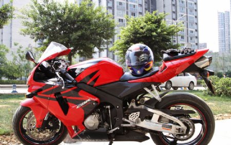 红色摩托车图片