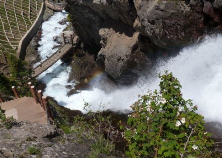 天山天池瀑布图片