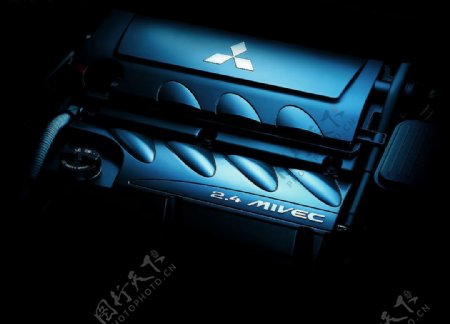 三菱戈蓝汽车发动机图片