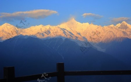 梅里雪山图片