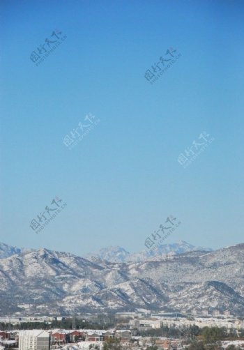 西山晴雪图片