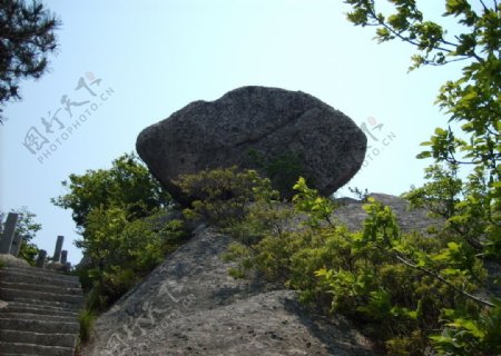 昆俞山磨菇石图片