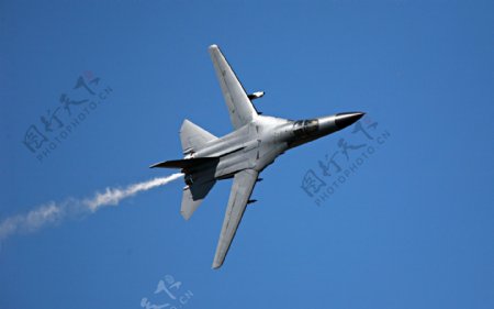 F111轰炸机图片