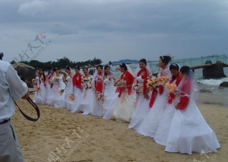 天涯海角上的集体婚礼图片