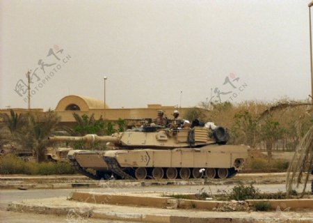 伊拉克战场上的Abrams系列坦克图片