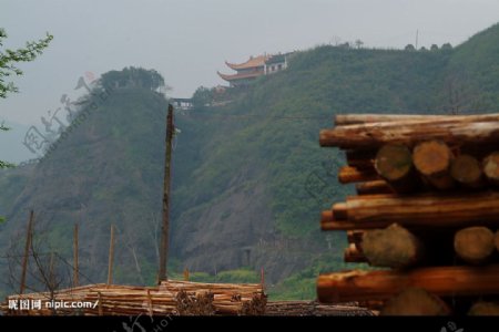 远山寺庙木材图片