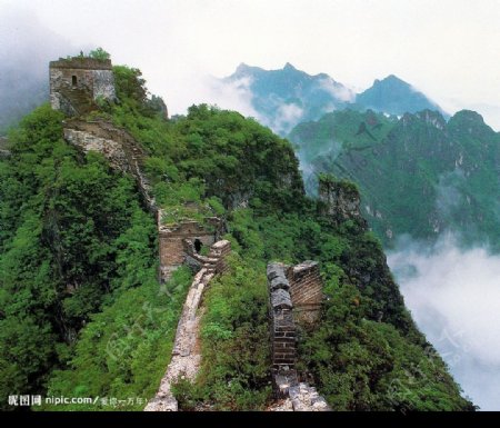 长城烟雨图片