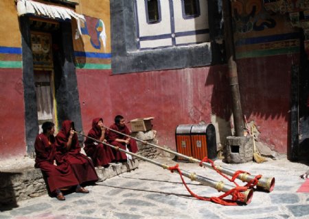 西藏喇嘛图片