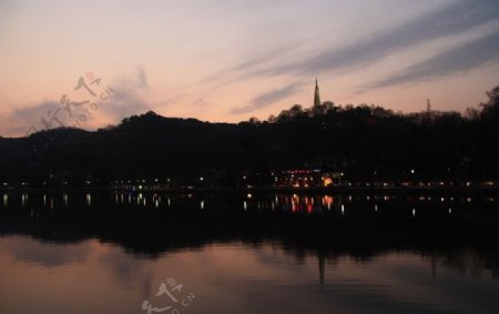 晚霞中的杭州保俶塔图片