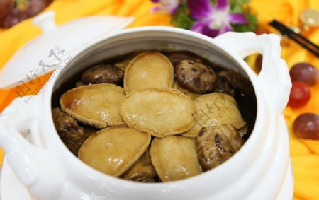 美食花菇罐焖鲍鱼鸡图片