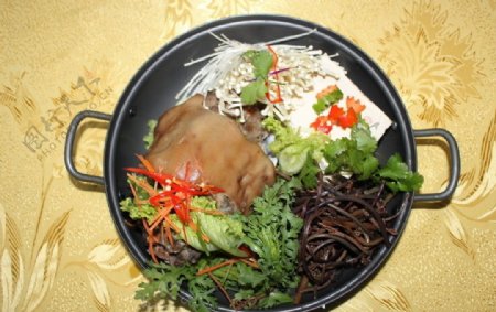 韩式酱汤狗肉锅图片