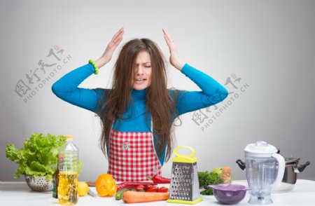 烦躁的厨房主妇图片