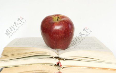 苹果和书图片
