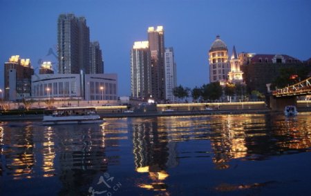 黄昏海河灯火图片
