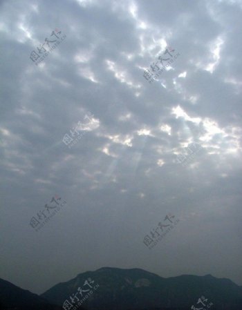安徽天柱山天空云层阳光图片