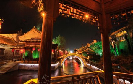 台儿庄古城夜景图片