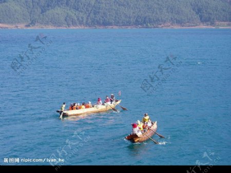 丽江泸沽湖猪槽船图片