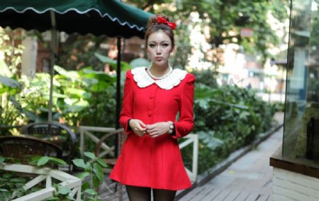 时尚美女韩版红色外套图片