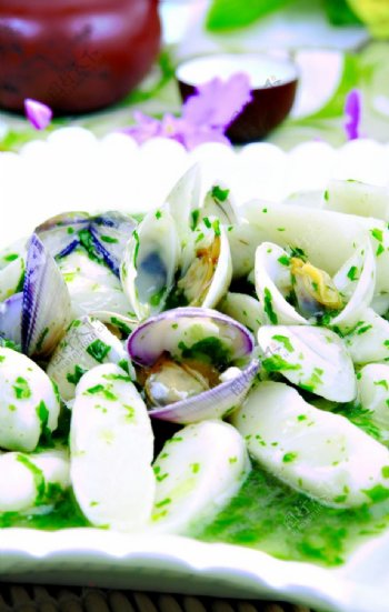 荠菜蛤蜊炒年糕图片