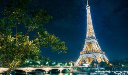 巴黎埃菲尔铁塔夜景图片