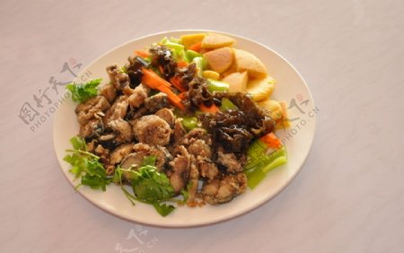 鲅鱼烩饼子图片