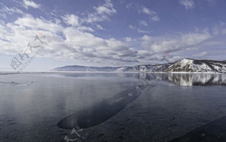 贝加尔湖上的薄冰图片