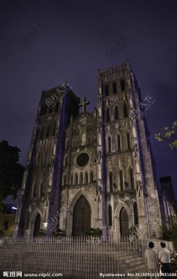 夜幕下的教堂图片