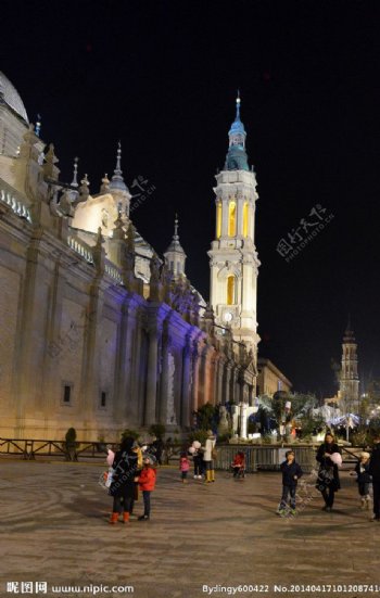 大教堂夜景图片