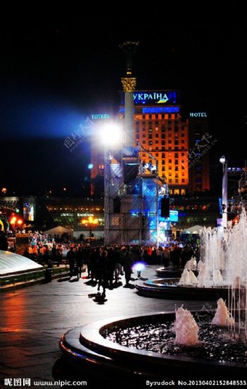 基辅独立广场夜景图片