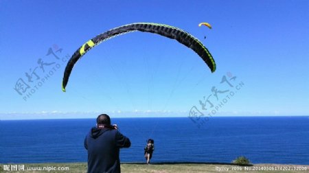 澳洲滑翔伞刺激图片