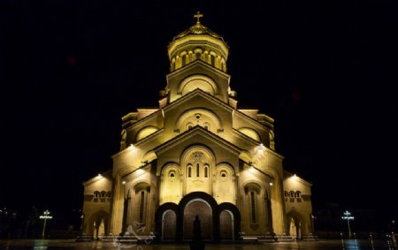 三圣大教堂夜景图片